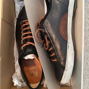 Frye Black and Brown Sneakers Sleek Low-Top Design